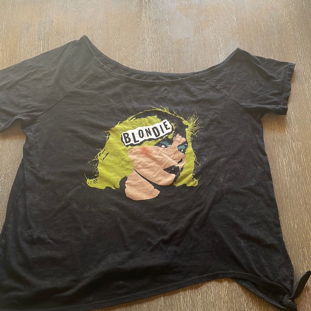Off shoulder Blondie shirt